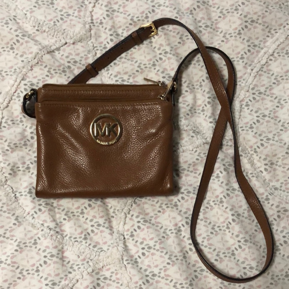 Crossbody Michael Kors purse
